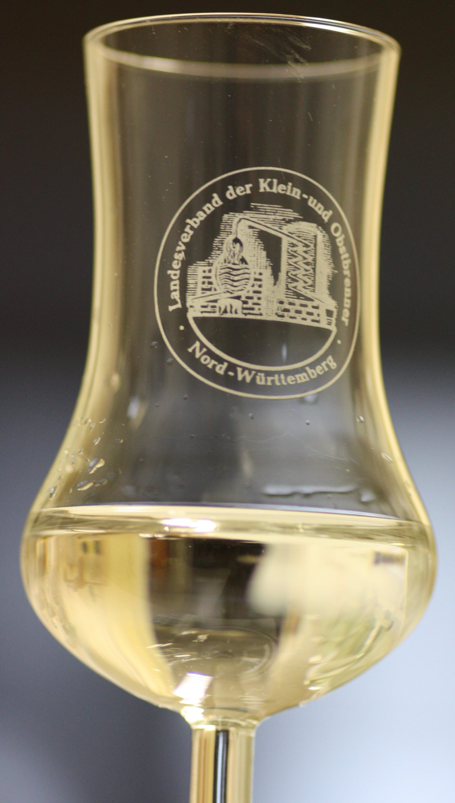 Brennerei Familie FRECH Destillate & Weine 